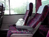 Lo bueno de los viajes en ómnibus o en tren es que puedes sentarte, cerrar los ojos y relajarte, sin tener que prestar atención al tráfico